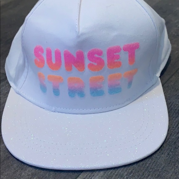 Pink leggings and baseball cap - Picture 3 of 5